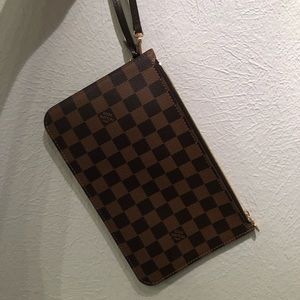 Louis Vuitton neverfull pouch